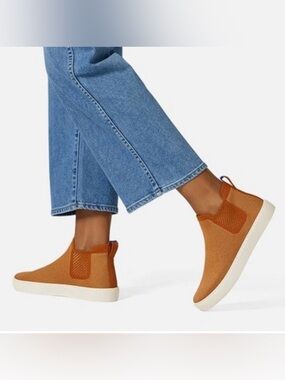 Rothy’s The Chelsea Sneakers Women’s size 8 Pull on Ankle in Fawn